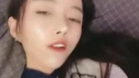上海网红商务模特儿-咖啡小姐-：OL制服、诱人的妖精，无法抵抗的骚逼自慰 淫声迷人！