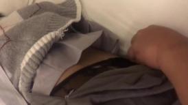 和美女同事一起出差 在她的饮料来下点药迷翻 偷偷的干她的鲍鱼