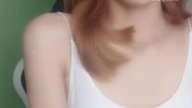 新人美女主播玉妙妙下海不久被狼友调教的明明白白，全程露脸黑丝诱惑揉奶玩逼特写展示，跳蛋塞里面抽插呻吟