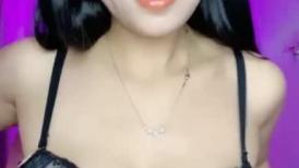 性感尤物！奶头和骚逼漂色！黑丝美腿高颜值，一脸淫荡搔首弄姿，自摸掰穴，粉红色骚逼