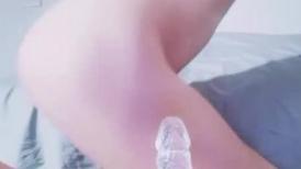 极品蜜桃臀【健身宝贝】水晶假屌猛坐，撸点极高，扶着屁股上上下下，掰穴揉搓阴蒂
