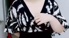黑丝短裙骚少妇剧情演绎勾搭上门的维修工，全程露脸深喉大鸡巴，衣服都没脱就让大哥各种乱草无套蹂躏内射
