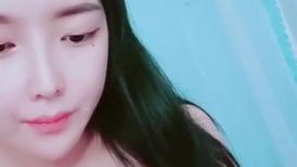 一颗泪痣极品美女！性感身材包臀裙！掰开小穴特写，假屌磨蹭插入，深插到底娇喘呻吟不断
