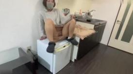FC2 3119335 超オススメ‼️「利息返せないならまOこで払え。」可愛いエロボディをした綺麗めギャルを台所に乗せて中出ししてやったwww