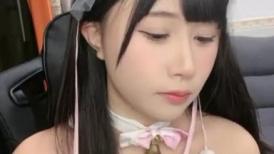绝对极品！顶级颜值美少女！清纯甜美，爆乳肥穴，白色丝袜跳蛋塞穴，磨蹭阴蒂闭上眼睛很享受