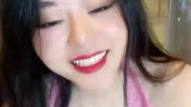 露脸长发美少妇热舞 全裸勾引狼友丰满大奶，手搓阴蒂，特写骚逼