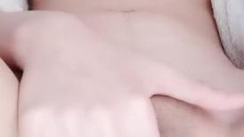 无敌美少女来救狼友了，全程露脸激情大秀，非常可爱迷人无毛白虎逼性感展示，全裸揉奶玩逼特写互动撩骚呻吟