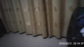 戴眼镜的御姐骚起来给人的感觉狠强烈，添吸把玩鸡巴用力吞吐，然后坐鸡巴上啪啪起伏浪吟，真是太爽了【水印】