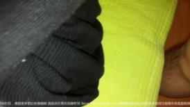 送喝醉的美女同事回家 偷偷的玩了一下她的大奶子和肥美的鲍鱼没敢操