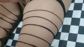 两个妹子，环肥燕瘦一男双飞，大战白虎妹子，女上位后入，蜜桃臀大屁股撸射在肚子上