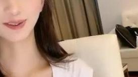 性感风骚美女冉北北！细腰美臀脱下内裤！多毛骚逼特写，翘起屁股摆弄，振动棒猛捅流出白浆