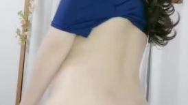 甜美御姐小少妇露脸黑丝情趣诱惑，肤白貌美逼逼好嫩，撩骚狼友互动逼逼特写，自己抠的淫水直流浪叫呻吟不止