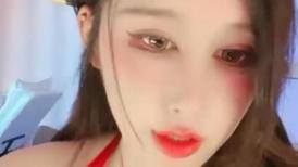 极品网红美女奶油草莓！浓妆性感妖艳！一身红装红丝袜，振动棒抽插无毛骚穴，快速猛捅好骚