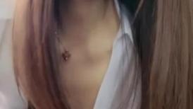 漂亮制服美少妇，真空黑丝也掩盖不住粉穴，跳蛋自慰骚水不少，大黑牛震动
