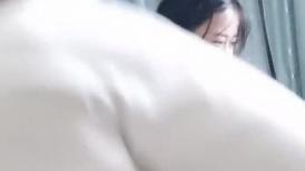 广东女团一男三女丝袜露脸看看你喜欢哪一个，揉奶玩逼浴室一起洗澡，乳交大鸡巴淫乱刺激，享受骚逼的服务