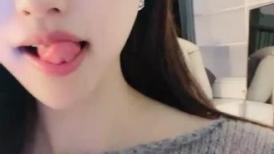 气质模特身材美少妇，极品火辣热舞秀比基尼诱惑，全裸露三点，特写粉鲍鱼