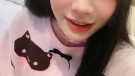 清纯系天花板！极品美少女！情趣耳朵超甜美，炮友掏出屌足交，脱下睡裤掰穴，第一视角操无毛小穴
