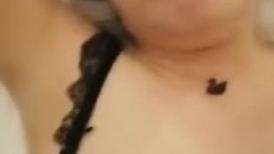 熟女邻居生物老师被干的语无伦次，原来是菊花被开发了，太刺激了，她说她老公没用过菊花