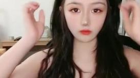 性感甜美网红美女！大屌炮友居家操逼！烈焰红唇吃屌，网袜高跟鞋骑坐抽插，第一视角骑脸插嘴