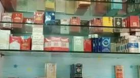 超市老板娘店里发骚，生意不好直播来搞，跳蛋塞逼里撅着屁股拿货被大哥发现从后面摸了两把