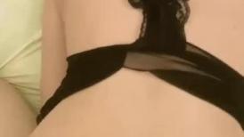 做爱做到一半广西女友打语音过来。男友：你在干嘛？打算跟你妈借点钱，顺便给我也买两套   女朋友：我在看淘宝啊