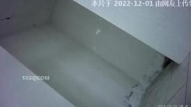 商场女厕偷拍  差点被一个机灵的小嫩妹发现了 低头擦穴不停的偷瞄