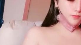 肉欲系大奶肥臀尤物！高颜值美女！开档斑点丝袜，翘起双腿振动棒插穴，快速猛捅流出白浆