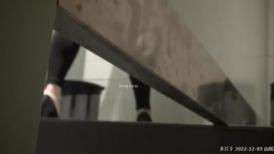 商场女厕偷拍极品气质少妇 拿着咖啡撒尿有品位!