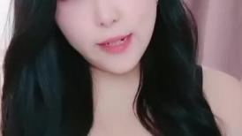 肉欲系气质美女！大奶肥臀小秀一波！掏出奶子揉捏，屁股又翘又大，毛毛杂乱骚穴特写，浪叫呻吟不断