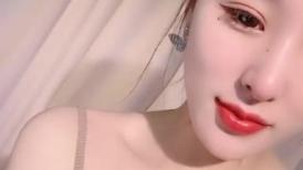 模特级网红女神！浓妆红唇超性感！吊带长裙极品美腿，半脱下黑丝翘臀插穴，微毛嫩穴紧致极度诱惑
