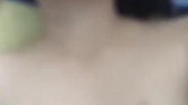小女友 被无套输出 小娇乳 小粉穴 虽然长的一般 贵在真实 表情很自然