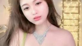 烈焰女神--E罩杯-舞魅娘❤️  超气质丰满、一眼就爱上她，大活儿奉上，淫语刺激，佳作收藏 不容错过！