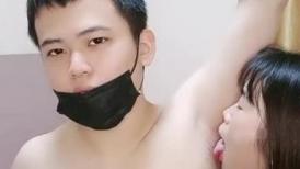 粤普农村美少妇露脸口交深喉吃屌，伺候帅气小哥哥，深喉操逼后入啪啪，很爽快的表情