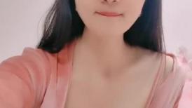 气质美少妇！看似文静骚的很！洗完澡给大家秀，柔软大奶子晃动，跳蛋震动豆豆，咬唇表情很是诱惑