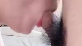 漂亮丰腴少妇吃鸡 很情调 放着音乐吃着大肉棒 技术是没话说 舌头舔的溜溜转