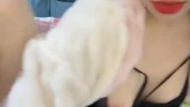 极品美臀蒙眼骚御姐！好久没操逼秀了！半脱下黑丝翘起屁股，跪地大屌插嘴，扶着椅子被后入，骑乘位爆操
