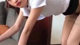 大白天约 银行职业小白领~来家里谈一下投资理财的事儿 结果没忍住后入把她给爆了