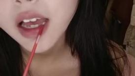 颜值美少女！性感黑丝极度淫骚！假屌吸在墙上后入，从下往上拍摄完美视角，跳蛋骚穴娇喘呻吟，欲罢不能