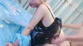 都是真熟女疯狂女上位啪啪操逼，房间卧室传来了阵阵撕心裂肺的呻吟叫床声，享受性爱的快感