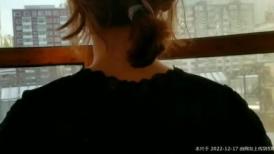 共享女友，周日天气灰蒙蒙，在阳台寻点阳光，坐着打炮，大声叫春！