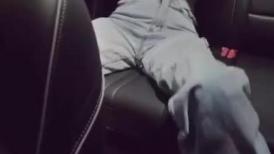 真他妈骚又跟谁裸聊呢。网友：你是怎么玩的，我要看你下面   女友：我这么玩的，你看这样行吗，啊宝贝我痒痒，我要要。