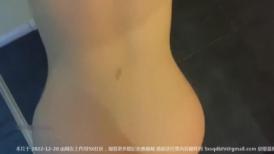 情人节当晚和男同学在公共图书馆镜子前后入做爱自拍