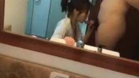情侣对镜口交高清