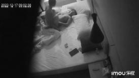 新流出酒店偷拍 两对男女开房约炮怀孕不久少妇和骨瘦如柴的小叔偷情