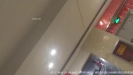 作者门口蹲守两个风韵少妇， 喜欢第一个，很骚