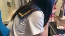纯欲系天花板美少女！脱掉内裤无毛骚穴！掰开小穴超紧致，抓起大屌舔弄，主动骑乘位套弄喊爸爸