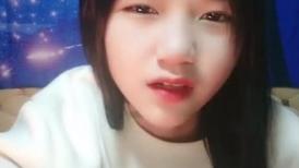 极品尤物00后嫩妹！甜美系邻家妹妹型！一线天馒头肥穴，掰穴振动棒抽插，小男友JB软了无法满足
