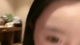 极品尤物！F罩杯网红女神！超棒身材大奶肥臀，酒店大战炮友，黑丝肥臀吃大屌，翘起屁股后入，手指扣骚穴