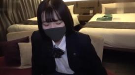 FC2 3149403 【#71】制服ボブの**生はピュアで人見知り。公園デート中に短いスカートから見える生脚が美白で大興奮！初体験の大人セックスでビクビク感じまくり、最後は流れで孕ませ中出し♡両想い♡