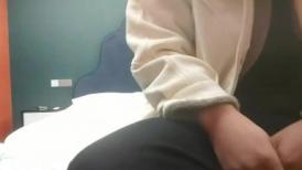 【无情的屌丶】乖巧甜美外围小姐姐，扒掉内裤埋头舔逼，后入无毛馒头穴，大肥臀骑乘打桩